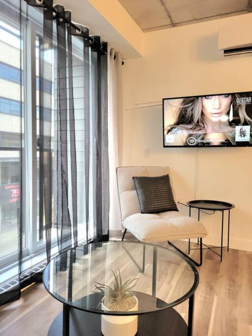 Condo Chic, Centre-Ville Piscine, Terrasse, Gym Квебек Экстерьер фото