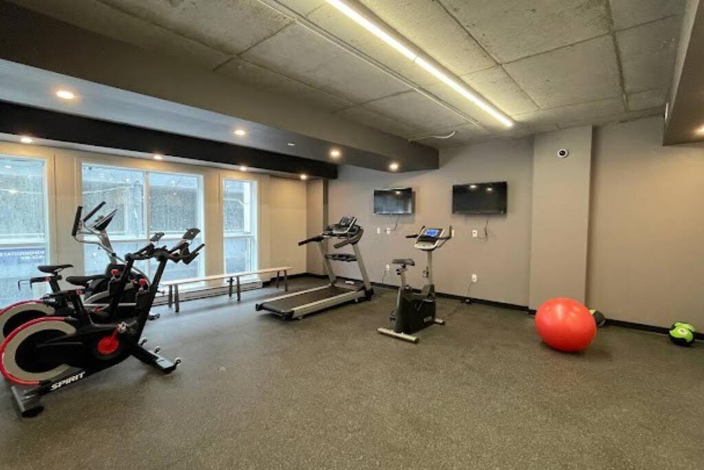 Condo Chic, Centre-Ville Piscine, Terrasse, Gym Квебек Экстерьер фото